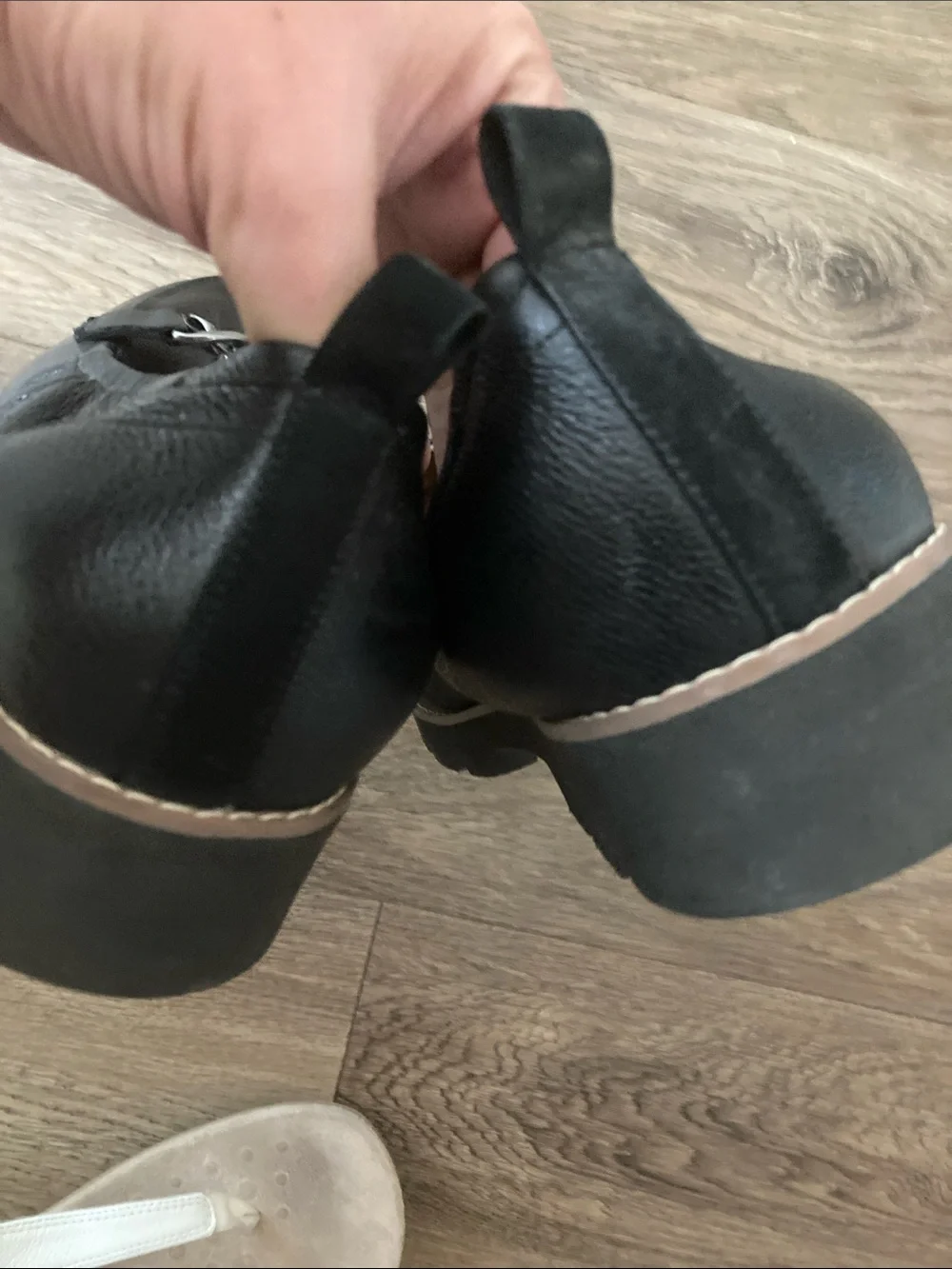 Vionic Black Leather Chain-Accent Loafers Sz 10